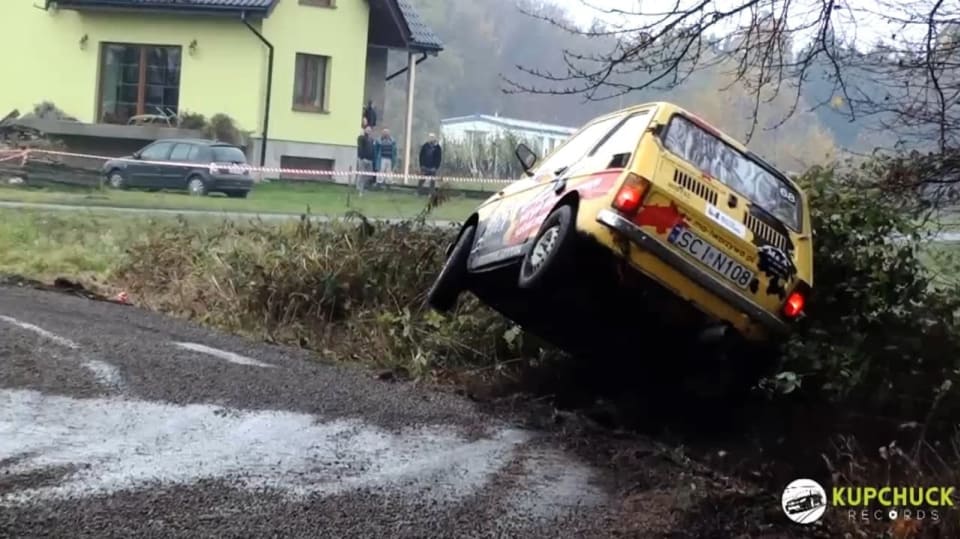Amatérská rallye v Polsku jsou závody šílenců